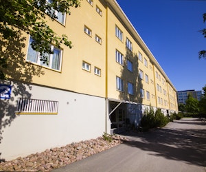 Ylähangantie 2, facade