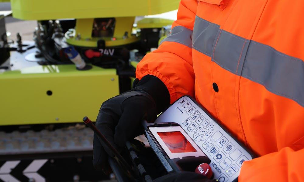 AMC mini crane training