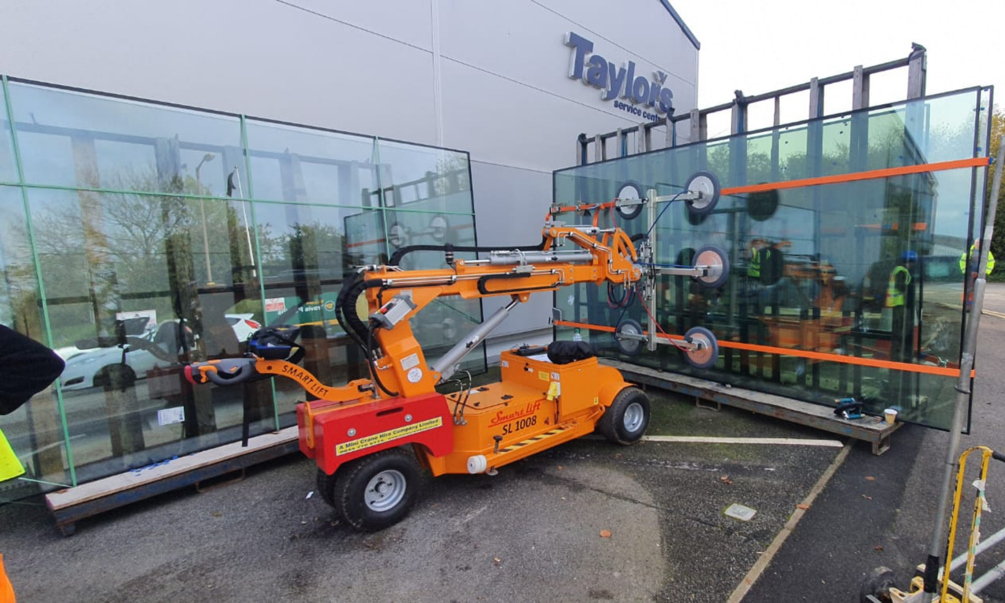 Jaguar Land Rover Car Garage Using Smartlift 1008