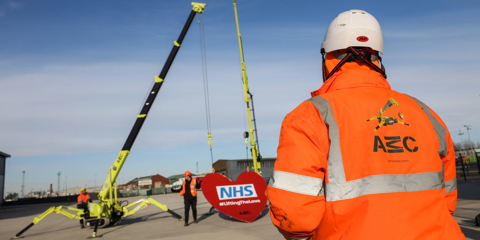 AMC c6e electric crane and MC285e lift giant nered heart for NHS R Charity