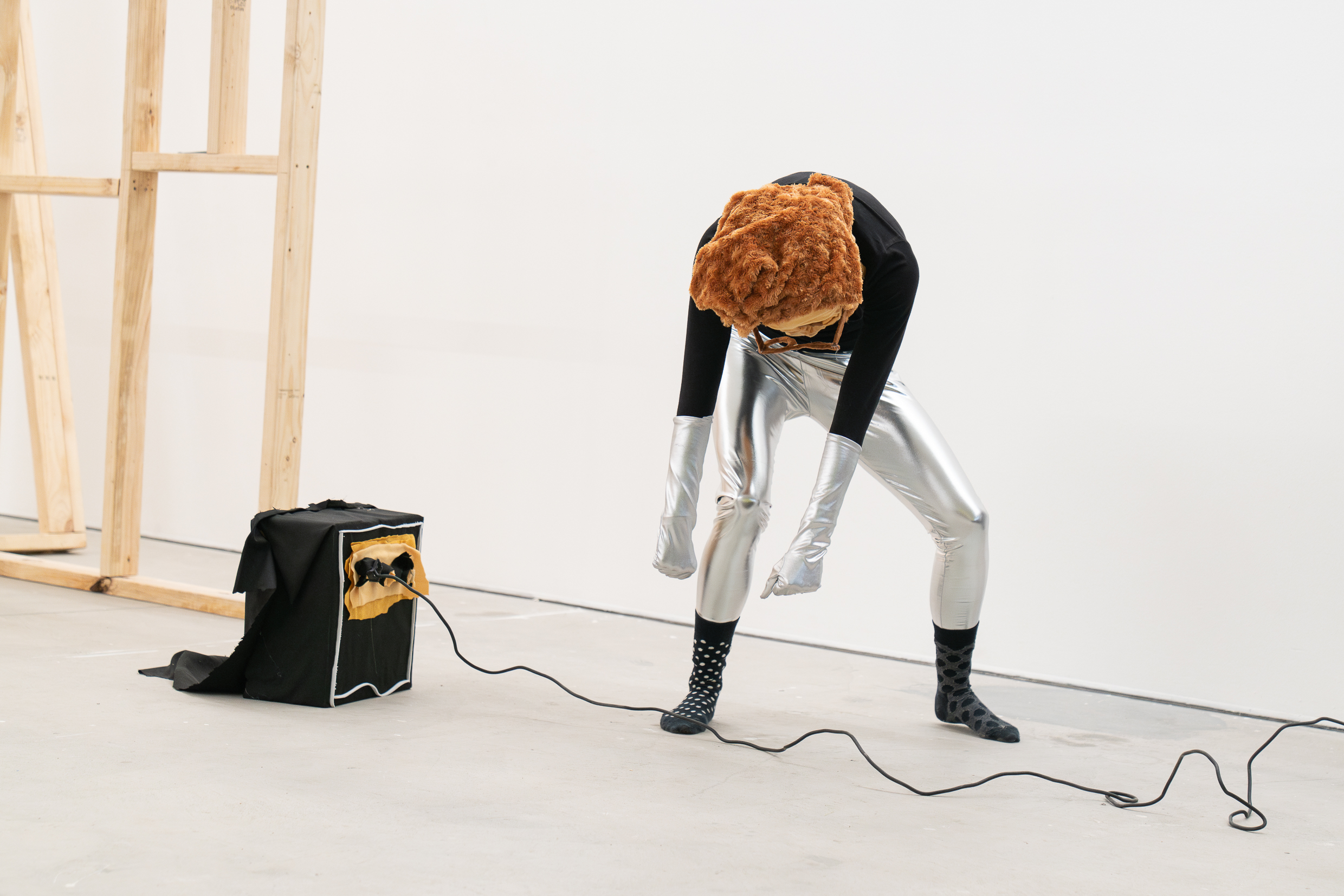 Ardi Gunawan, luckily there’s no inside, 2025, two-hour performance, performed by Tainá Araujo, Alex Fimeri, Gisele Forsyth, Lana Rosalea, Narii Salmon, Issy Staiger-Creed and Diana Quarshie, Gertrude Contemporary, Naarm Melbourne, documentation by Machiko Abe, image courtesy of the artist and ISA Art Gallery, Jakarta © the artist