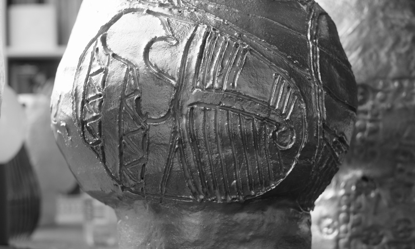 Maia Kreisler, Upoko (detail), 2026 ceramic and silver oil paint. Copyright and courtesy the artist. Image: Maia Kreisler