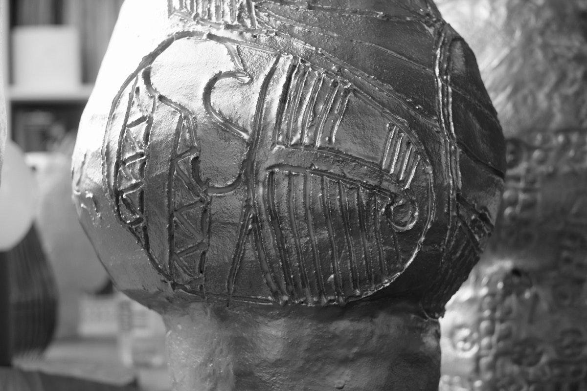 Maia Kreisler, Upoko (detail), 2026 ceramic and silver oil paint. Copyright and courtesy the artist. Image: Maia Kreisler