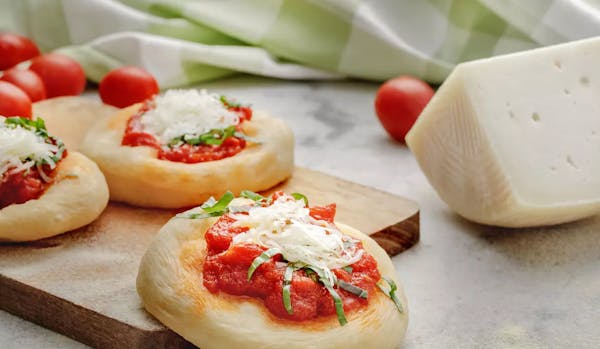 Pizza fritta con Brigante e pomodoro