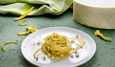 R017 b17-spaghetti-con-crema-di-zucca-e-dadini-di-pecorino-romano