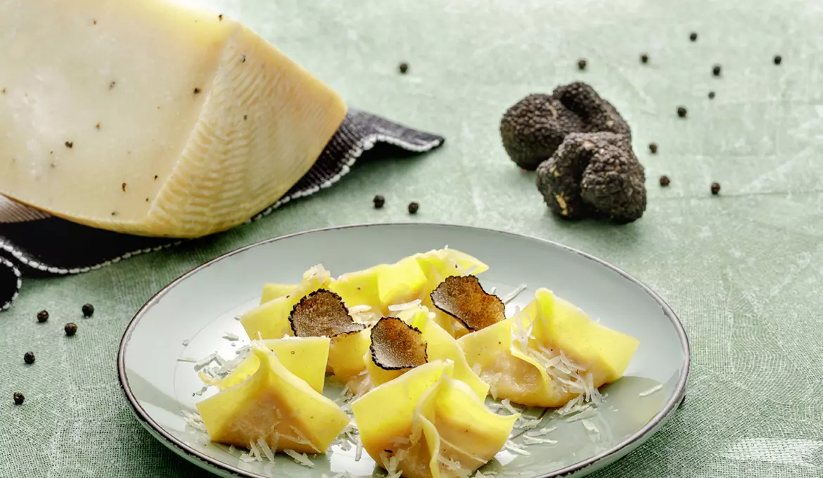 R065 e25-tortelli-di-zucca-pecorino-tartufato