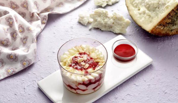 Mousse di Fiore Sardo e coulis di lampone