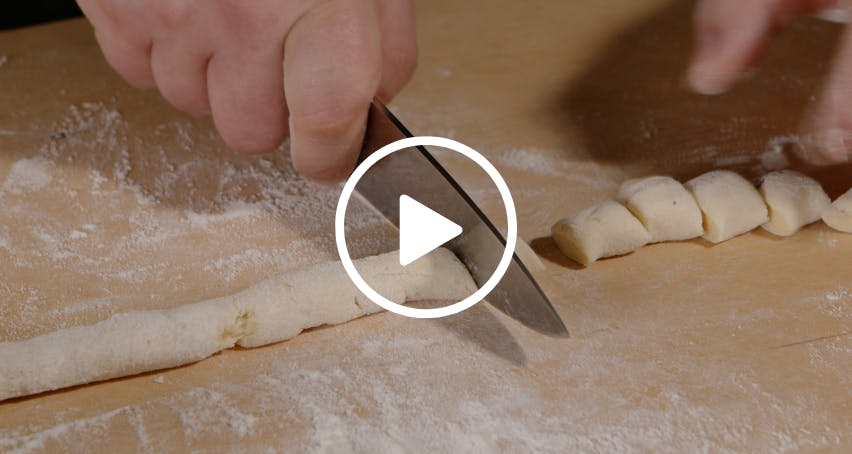 Gnocchi di patate con pecorino al tartufo