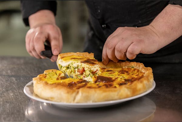 Torta salata-zucchine-pomodorini-e-brigante