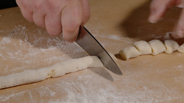 gnocchi-di-patate-e-pecorino-al-tartufo.webp