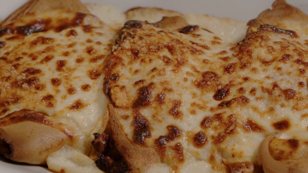 crepes-con-pecorino-sardo-funghi-e-prosciutto.webp