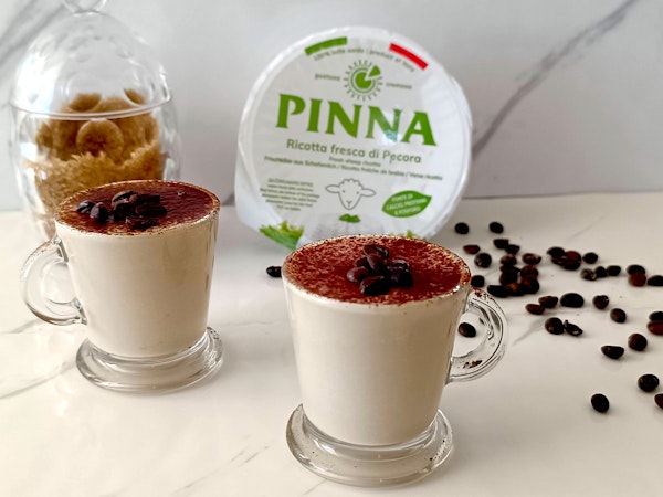 Bicchierini di-crema-di-ricotta-e-caffe