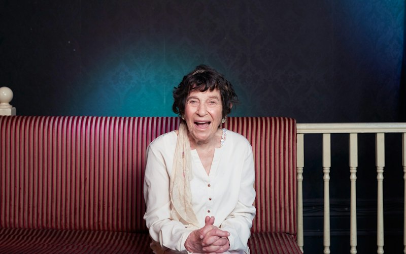 Lynn Ruth Miller, comedienne
