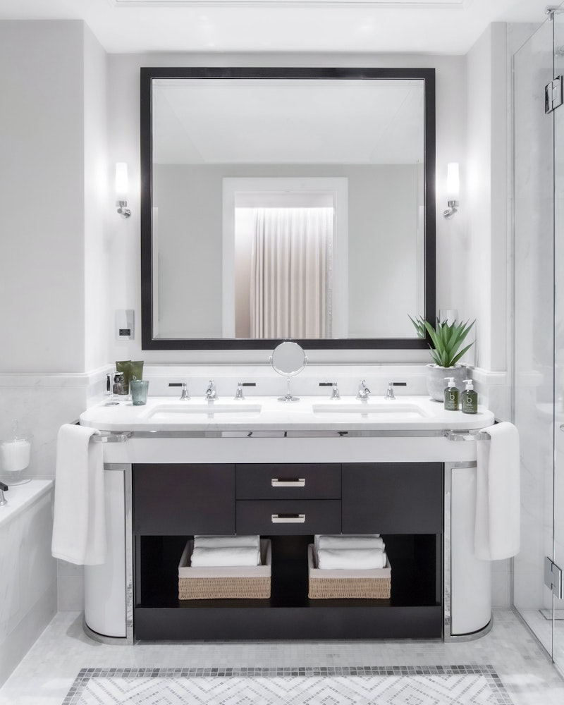 Auriens Show Bathroom