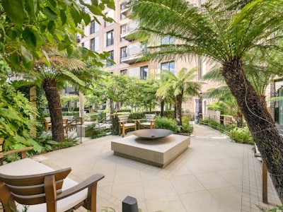 Blooming garden at Auriens Chelsea