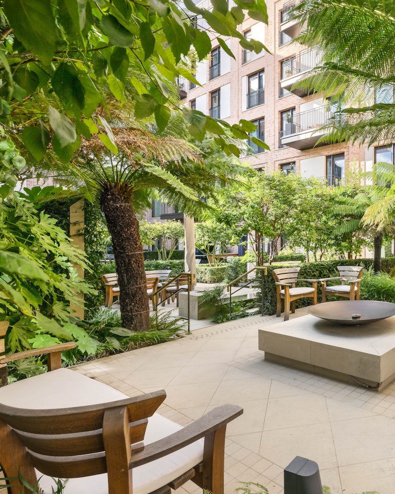Blooming garden at Auriens Chelsea