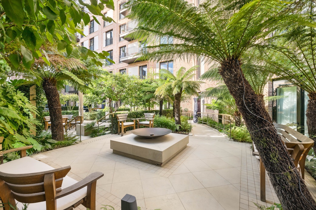 Blooming garden at Auriens Chelsea
