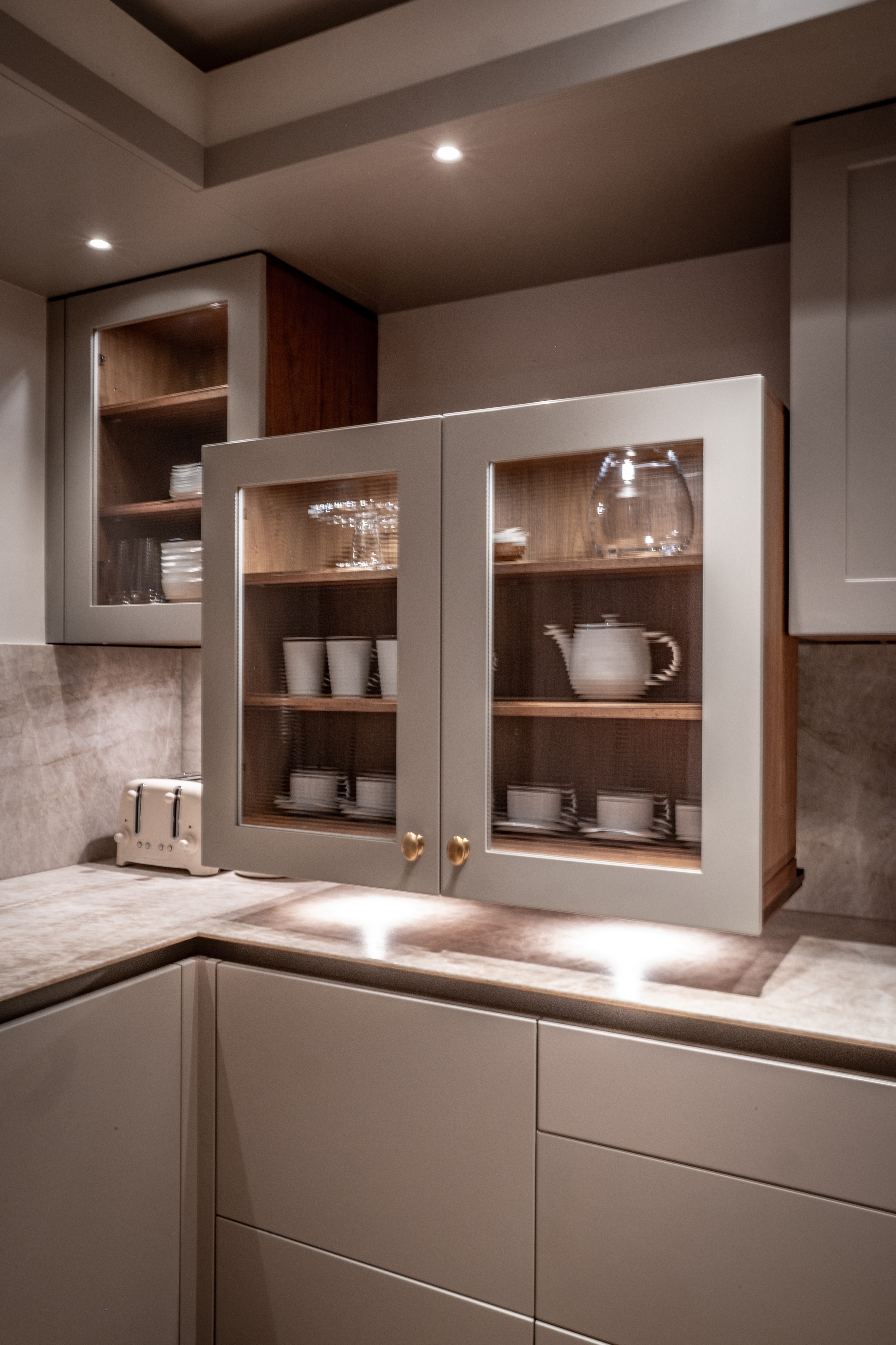 Motorised kitchen cabinet