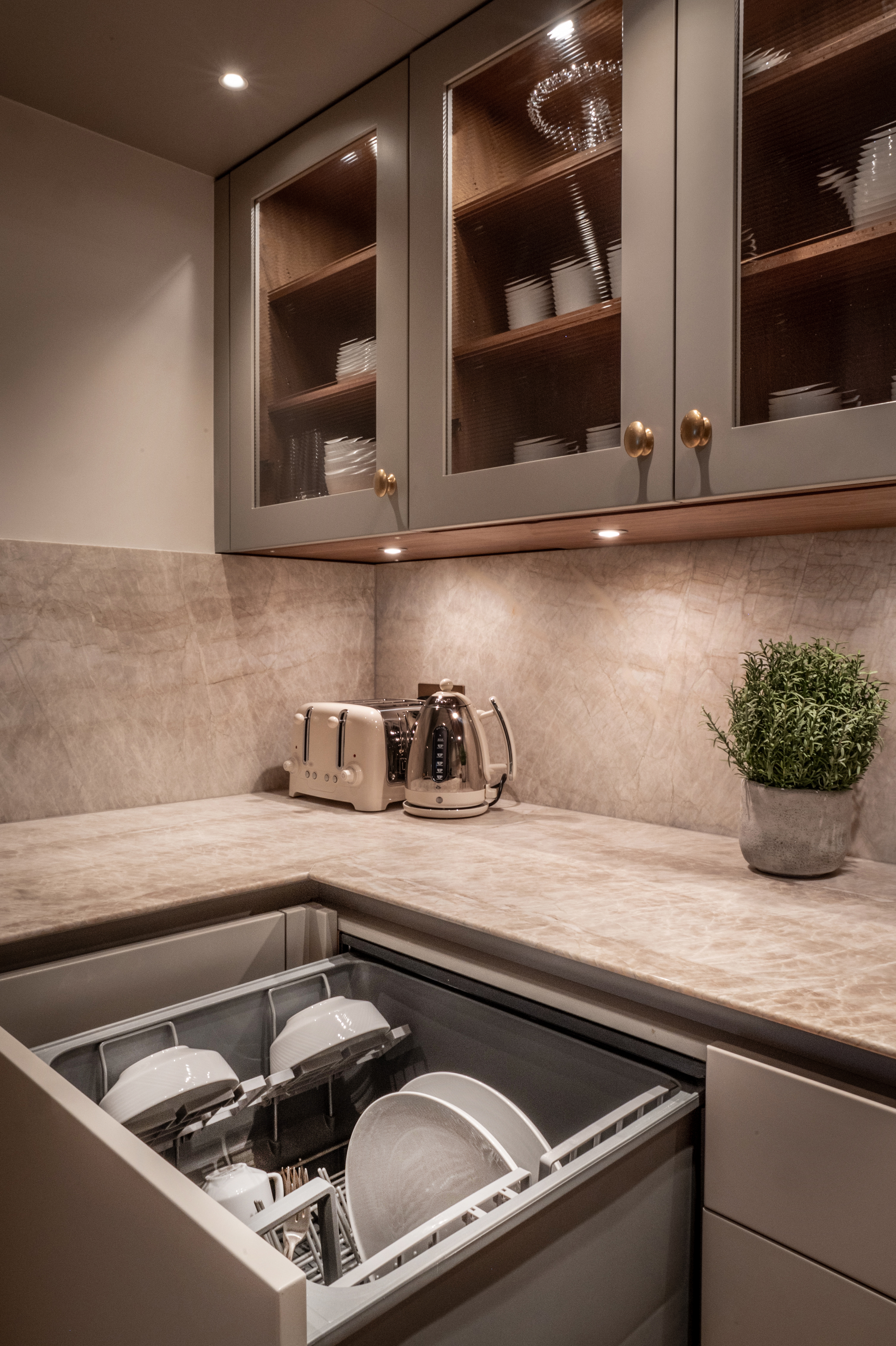 Top loading dishwasher