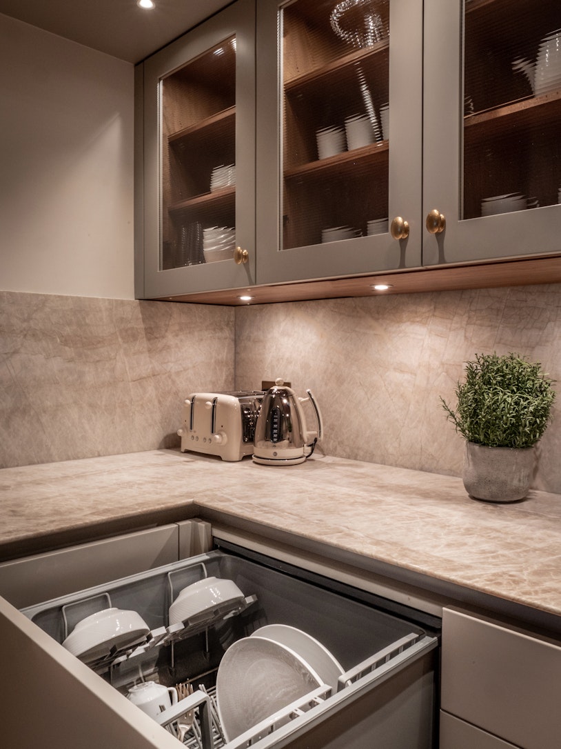 Top loading dishwasher