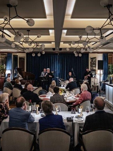 People dining at Auriens Chelsea with a live jazz band