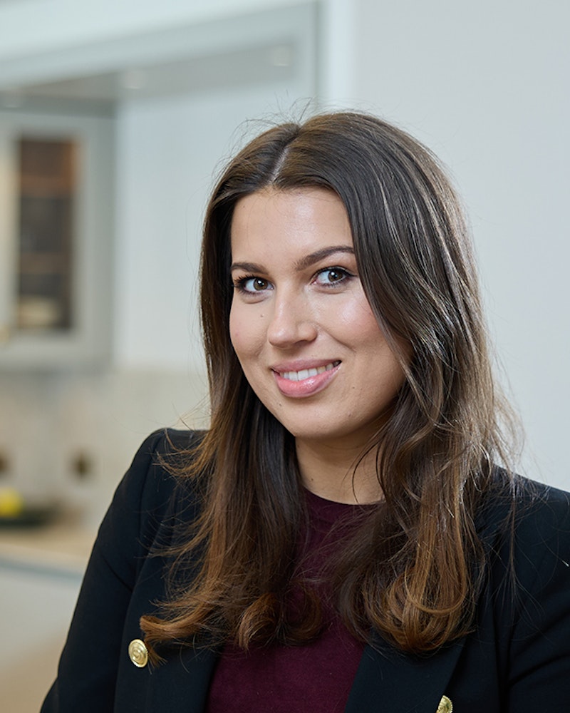 Tabitha Tully, Resident advisor