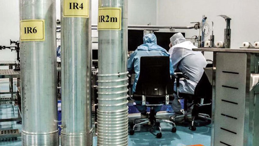 أجهزة طرد مركزي معروضة في منشأة لتخصيب اليورانيوم في نطنز، إيران. 21 أبريل/نيسان 2019. (الصورة عبر صحيفة خراسان)