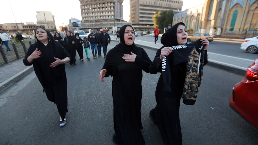 عزاداری نزدیکان قربانیان انفجارهای انتحاری در بغداد، عراق، ۲ بهمن ۱۳۹۹/ ۲۱ ژانویه ۲۰۲۱ (عکس از گتی ایمیجز) 