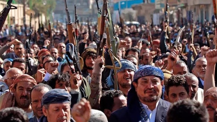 .يمنيون ينظمون احتجاجا على قرار الولايات المتحدة بتصنيف جماعة أنصار الله الحوثية كمنظمة إرهابية. صنعاء في 20 يناير/كانون الثاني 2021 المصدر: وكالة تسنيم للأنباء