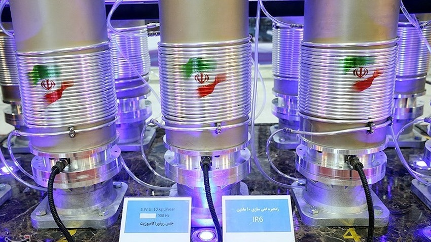 أجهزة الطرد المركزي IR6 في معرض إنجازات الصناعة النووية. في طهران، إيران، بتاريخ 10 أبريل/ نيسان 2019. المصدر: مقداد مددي/ وكالة تسنيم للأنباء.