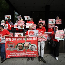 احتجاجات ضد قرار السعودية إعدام ثلاثة علماء دين بارزين من بينهم سلمان العودة، نيويورك، الولايات المتحدة، 1 يونيو/حزيران 2019 (الصورة عبر غيتي إيماجز)