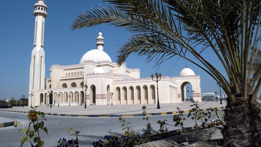 مسجد الفاتح، بحرین. ۱۳ فروردین ۱۳۸۰. (عکس از گتی ایمیجز)