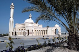 The Al Fateh Mosque in Bahrain, April 2, 2001. (Photo via Getty Images)