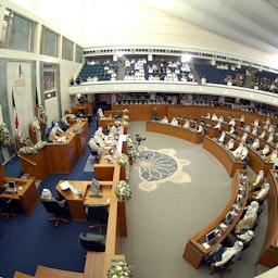 مجلس ملی کویت در طی مراسم افتتاح سال قانون‌گذاری جدید در شهر کویت، کویت. ۶ آبان ۱۳۹۳/ ۲۸ اکتبر ۲۰۱۴. (عکس از گتی ایمیجز)
