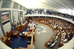مجلس ملی کویت در طی مراسم افتتاح سال قانون‌گذاری جدید در شهر کویت، کویت. ۶ آبان ۱۳۹۳/ ۲۸ اکتبر ۲۰۱۴. (عکس از گتی ایمیجز)