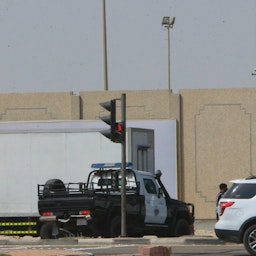 حفاظت نیروهای امنیتی از ورودی شهر قطیف در استان شرقی عربستان سعودی؛ ۱۹ اسفند ۱۳۹۸/ ۹ مارس ۲۰۲۰ (عکس از گتی ایمیجز)