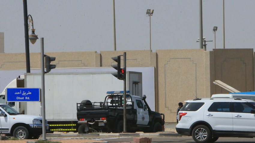 حفاظت نیروهای امنیتی از ورودی شهر قطیف در استان شرقی عربستان سعودی؛ ۱۹ اسفند ۱۳۹۸/ ۹ مارس ۲۰۲۰ (عکس از گتی ایمیجز)