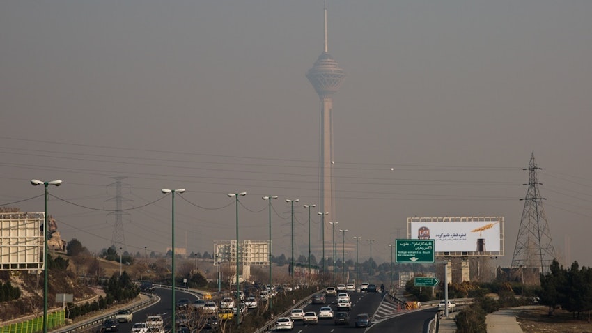 منظر للتلوث في مدينة طهران، إيران. 10 يناير/كانون الثاني 2021. المصدر: سجاد طولوي / وكالة أنباء فارس