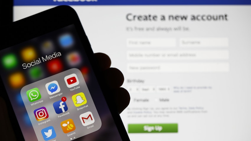 اپلیکیشن‌های رسانه‌های اجتماعی روی صفحه نمایش موبایل (عکس از گتی ایمیجز)