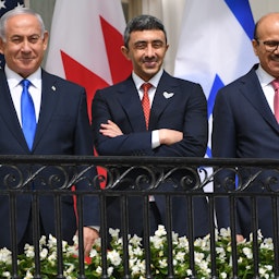 رئيس الوزراء الإسرائيلي ووزيرا خارجية البحرين والإمارات العربية المتحدة في واشنطن العاصمة، في 15 سبتمبر/أيلول 2020 (الصورة عبر غيتي إيماجز)