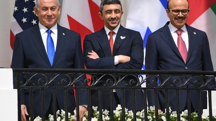 رئيس الوزراء الإسرائيلي ووزيرا خارجية البحرين والإمارات العربية المتحدة في واشنطن العاصمة، في 15 سبتمبر/أيلول 2020 (الصورة عبر غيتي إيماجز)