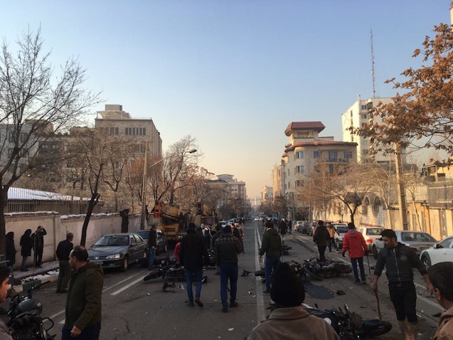 درگیری دراویش معترض با نیروی‌های امنیتی در تهران، ۱۷ بهمن ۱۳۹۶ (منبع عکس: رسانه‌های اجتماعی)	