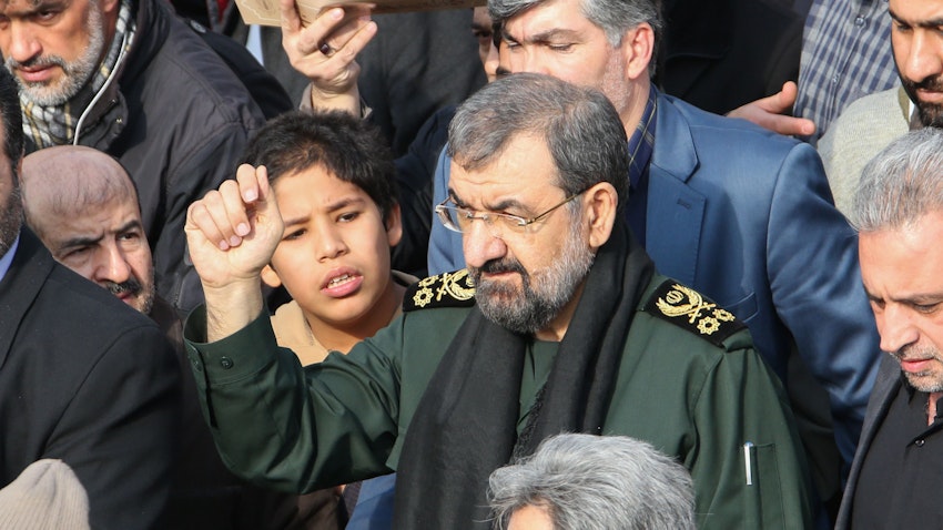 حضور محسن رضایی در تظاهراتی علیه "جرایم" آمریکا در تهران، ۱۳ دی ۱۳۹۸. (عکس از گتی ایمیجز)
