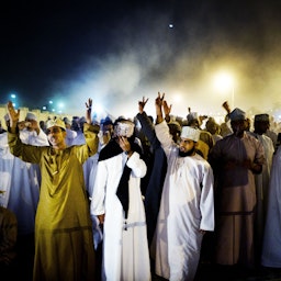 متظاهرون مناهضون للحكومة يتجمعون بالقرب من مسقط، عمان في 7 مارس/آذار 2011 (الصورة عبر غيتي إيماجز) 