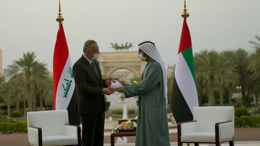 رئيس الوزراء العراقي مصطفى الكاظمي يلتقي أمير دبي محمد بن راشد. في 4 أبريل/نيسان 2021 (الصورة عبر المكتب الإعلامي لرئيس الوزراء العراقي)
