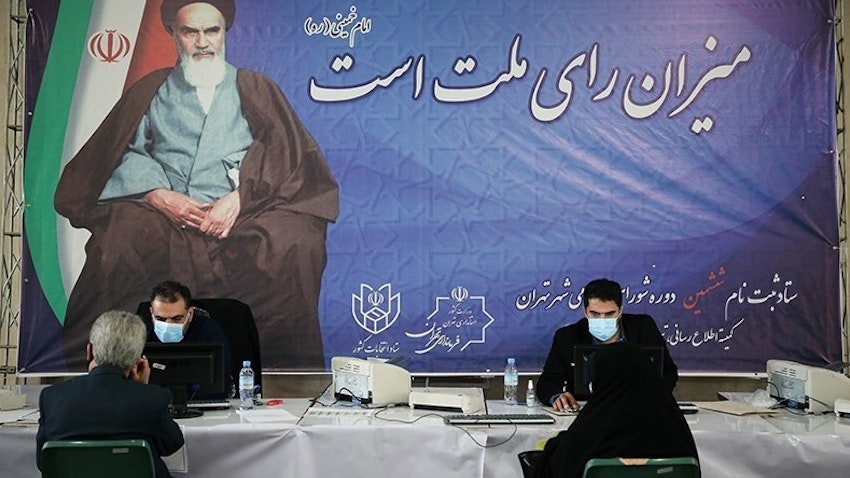 تسجيل مرشحين لخوض انتخابات مجالس البلدية الإيرانية. طهران، ايران. 15 مارس/آذار 2021 (تصوير ناصر جعفري عبر وكالة تسنيم الاخبارية)