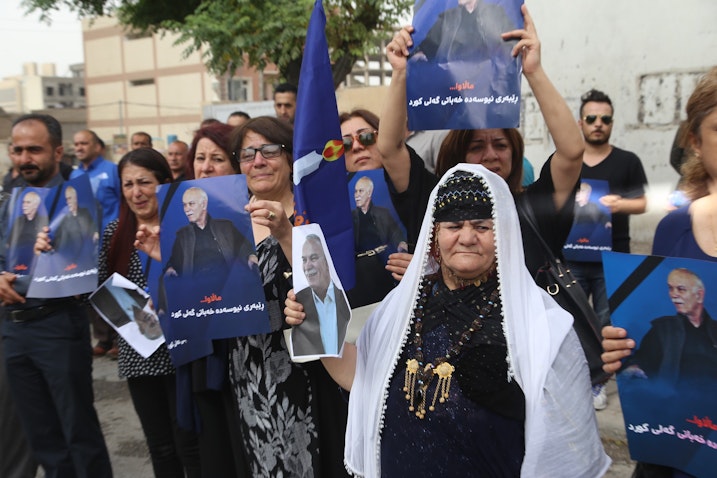 أنصار حركة كوران ينعون وفاة زعيم الحركة ناشيروان مصطفى في جنازته في السليمانية، العراق في 20 مايو/أيار 2017(الصورة عبر غيتي إيماجز)