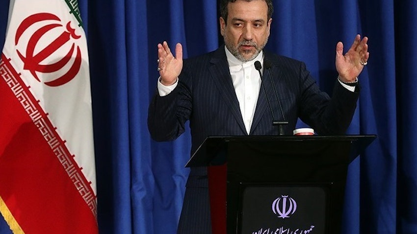 نائب وزير الخارجية الإيراني عباس عراقجي في مؤتمر صحفي في طهران، 15 يناير/كانون الثاني 2017 (تصوير محمود حسيني عبر وكالة تسنيم للأنباء)