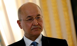الرئيس العراقي برهم صالح يظهر في مؤتمر صحفي في باريس في 25 فبراير/شباط، 2019. (الصورة عبر غيتي إيماجز)