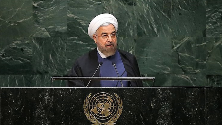 حسن روحانی، رئیس جمهور ایران در حال سخنرانی در هفتاد و چهارمین مجمع عمومی سازمان ملل متحد؛  نیویورک، ایالات متحده‌ی آمریکا. ۳  مهر ۱۳۹۸. (عکس از پایگاه اطلاع‌رسانی ریاست‌جمهوری)